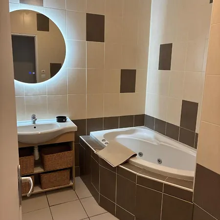 T3 Centre-ville Avec Patio Privé&calme Appartamento